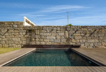 Moradia V5 em Senhora da Hora com jardim e piscina