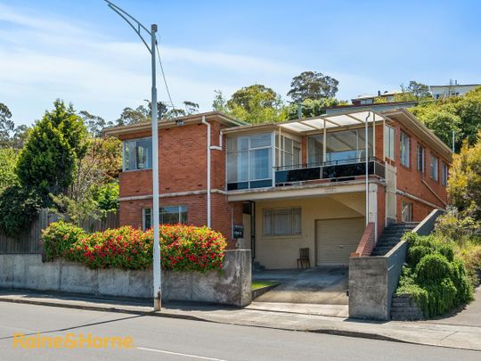 Apartment within walking distance to the city! - Photo 1