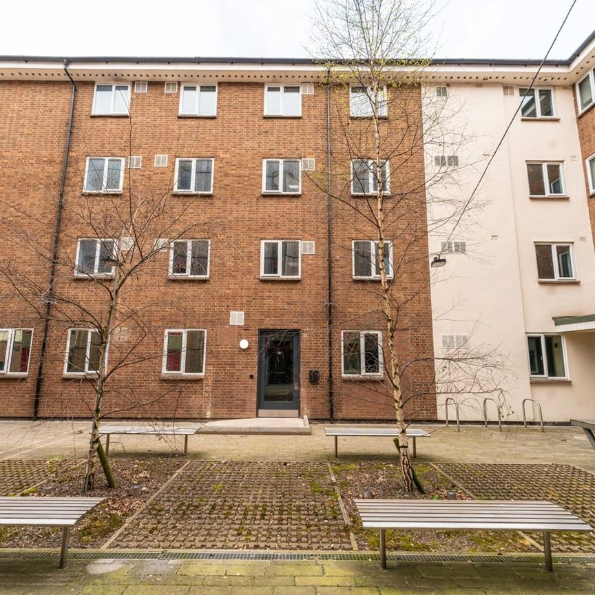 Studio Flat, Vincent Street, CV1 - Photo 1