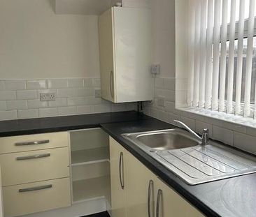 3 bedroom semi-detached house to rent - Photo 6