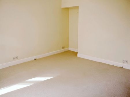 2 bedroom Flat To Let Total Size: 743 SQ FT - Photo 3