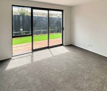 Chic townhouse retreat - Photo 1