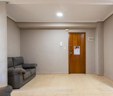 Wide&nbsp;room with a balcony in Valencia - Photo 5