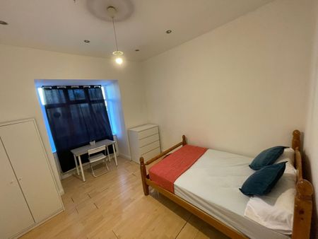 Room in a Shared Flat, Argyle Road, N17 - Photo 3