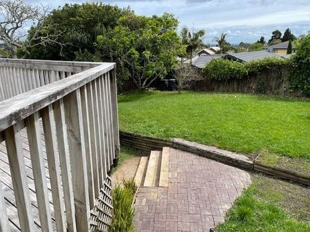 Sunny home in the heart of the Bay - Photo 3