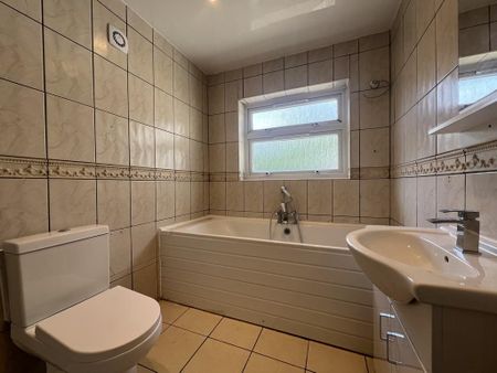 3 bedroom semi-detached house to rent - Photo 5