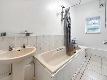 2 bedroom terraced house to rent - Photo 4