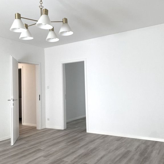 AB JUNI 2025 - SCHÖNE, RUHIGE 4-ZIMMER-WOHNUNG MIT 2 VERGLASTEN LOGGIEN - Photo 1