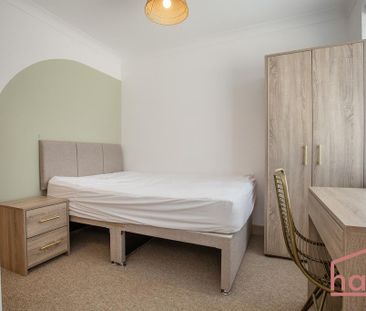 6 bedroom semi-detached house to rent - Photo 1