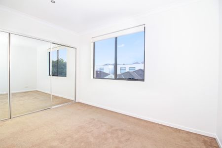 Unbeatable location! - Photo 3