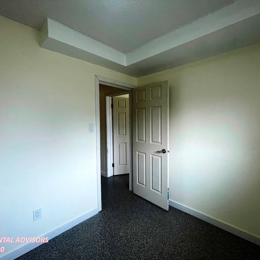GREAT 2 BED 1 BATH, 4-PLEX UNIT WITH ONE OUTDOOR PARKING IN THE COMMUNITY OF BEACON HEIGHTS - Photo 1
