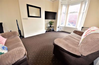 8 bedroom House in Burley Lodge Road, Leeds - Photo 1