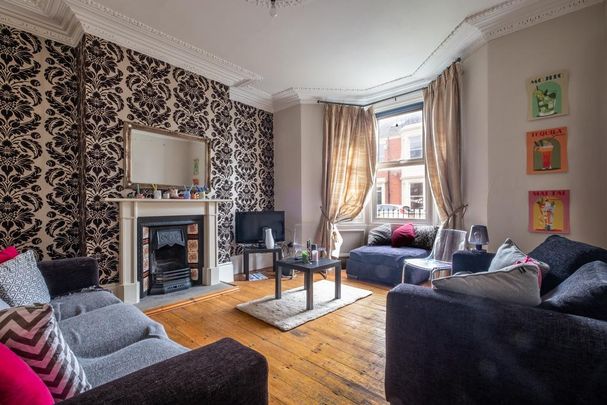 4 bedroom terraced house to rent - Photo 1