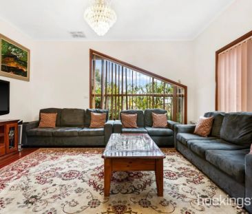 PERFECT FAMILY LIVING IN A PRIME LOCATION - Photo 4