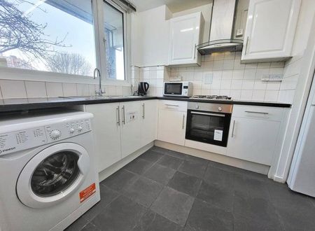 4 bedroom flat share to rent - Photo 4