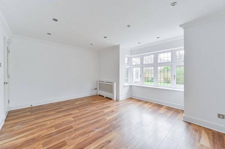 6 bedroom detached house to rent - Photo 3