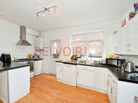 Semi-detached house to rent on - Photo 2