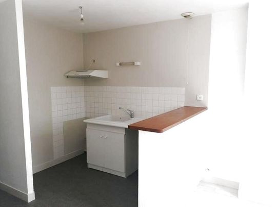 Location Appartement 3 pièces 39m² COUTANCES 50200 - Photo 1