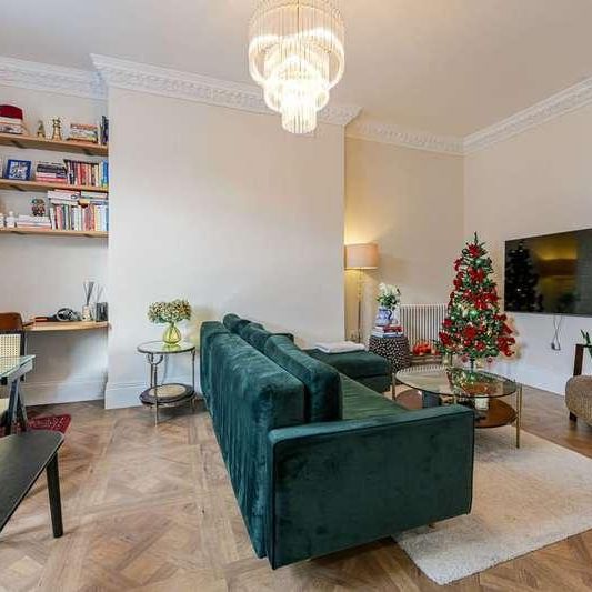 Flat, Sinclair Road, Olympia, W14 - Photo 1