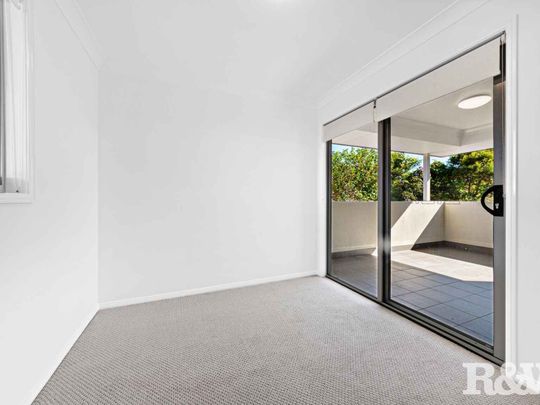 Spacious Townhouse - Photo 1