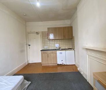 Studio Flat, Beech House Road, CR0 - Photo 1