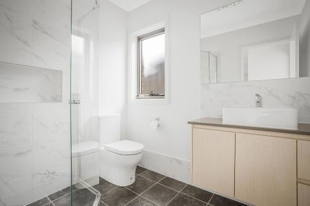 BRAND NEW MODERN 2 BEDROOM GRANNY FLAT - Photo 3