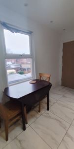 Room in a Shared Flat, Queens Road, E17 - Photo 4