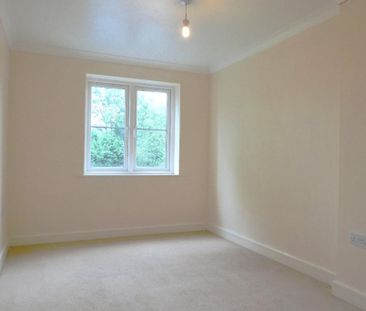 3 bedroom flat to rent - Photo 2