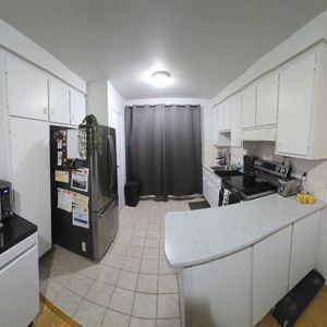 À Laval, un grand 4 1/2 à louer, disponible immédiatement - Photo 2