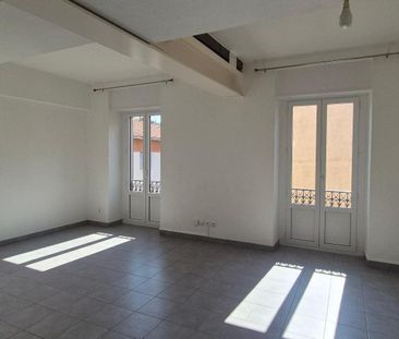 Location Appartement 3 pièces 77m² PORT VENDRES 66660 - Photo 2