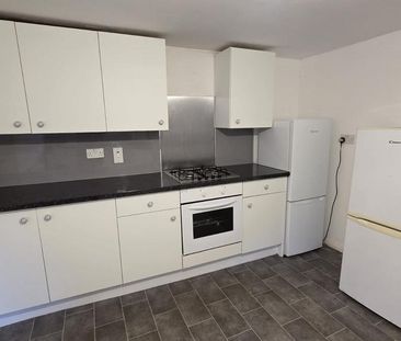 2 bedroom ground floor flat to rent - Photo 6