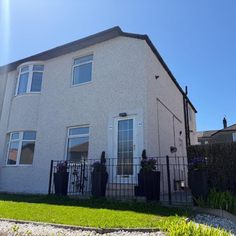 3 bedroom flat to rent - Photo 1