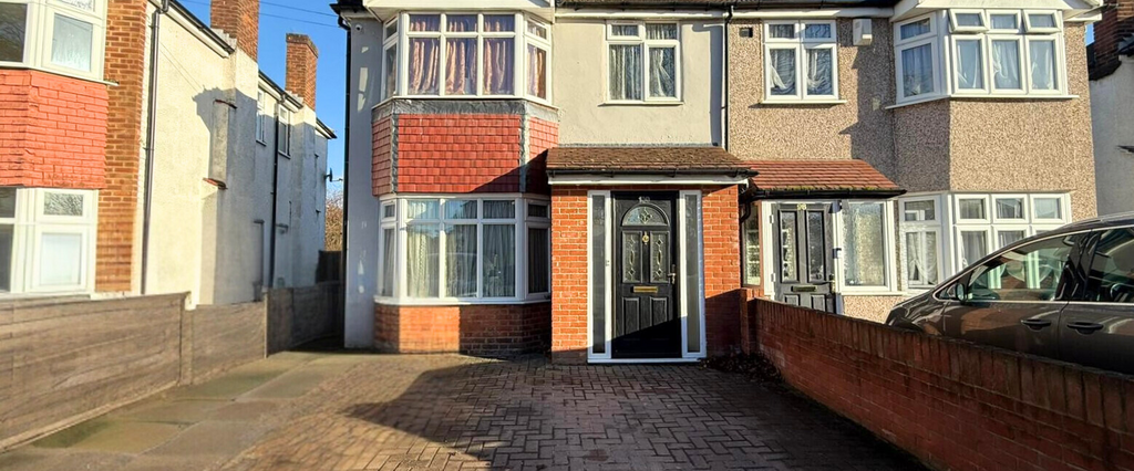 3 bedroom semi-detached house to rent - Photo 1