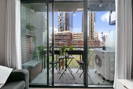 Experience City Living at Its Finest - Luxurious 1-Bedroom Apartments Available Now! - Photo 5