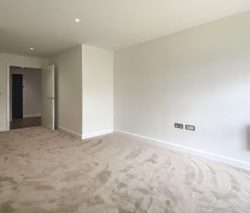 Flat , Fermont House, Beaufort Square, London - Photo 2