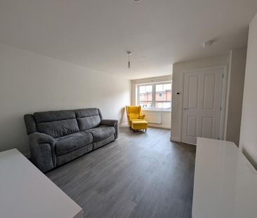 3 bedroom semi-detached house to rent - Photo 3