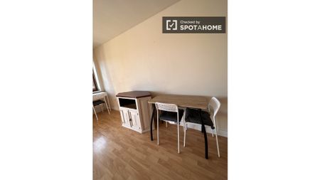 Bed for rent in 2-bedroom apartment in Dublin - Photo 4