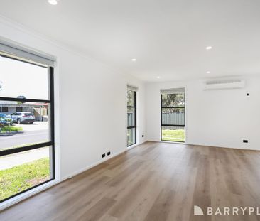Beautifully Renovated Family home in the heart of Sunshine West - Photo 2