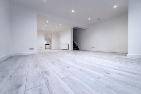 Room in a Shared House, Capstone Road, BR1 - Photo 4