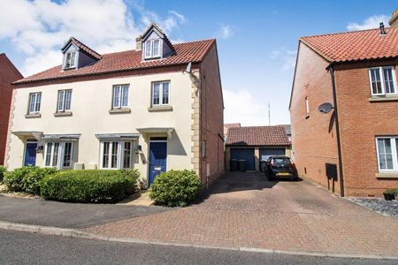 4 bedroom semi-detached house to rent - Photo 4