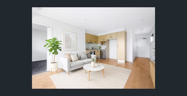 North Facing Apartment with Private Balcony and garage ! - Photo 1