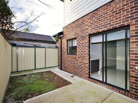 1/4 Everard Street, 3011, Footscray Vic - Photo 2