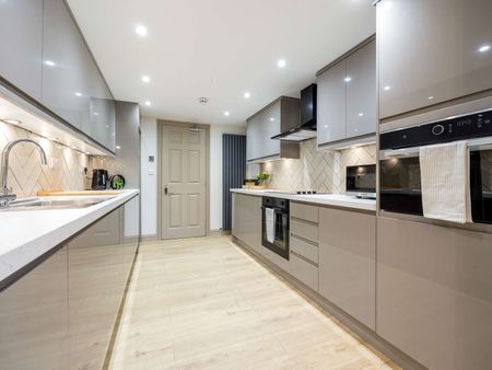 OX Living is proud to present this high-quality 11-bedroom co-living property, perfect for working professionals looking for stylish, stress-free living. Room 1 - Photo 5