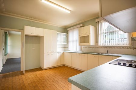 Charming Family Home - Photo 4