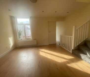 3 Bed Flat, Ilford Lane, IG1 - Photo 1