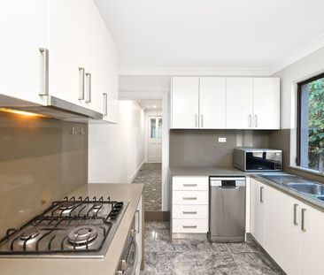 Renovated Newtown Terrace: Victorian Charm With Modern Flair - Photo 5