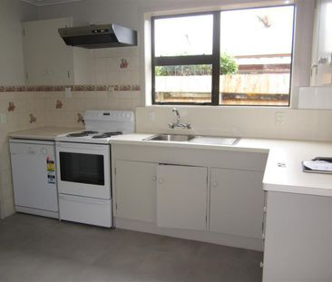 Five bedroom - Two bathroom - Photo 1