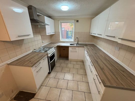 3 bedroom terraced house to rent - Photo 1