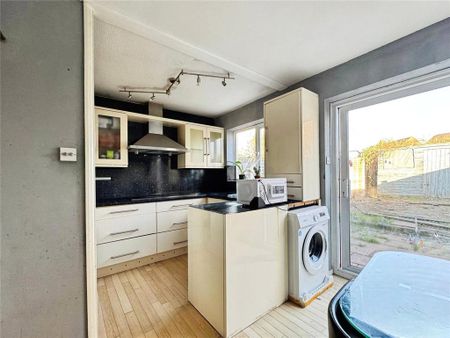 3 bedroom terraced house to rent - Photo 4