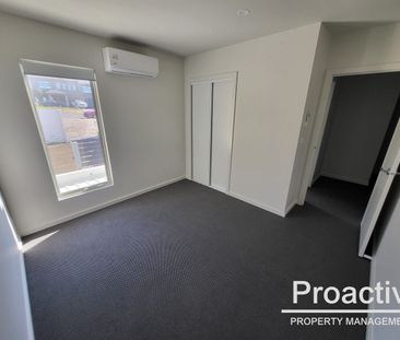 Modern Double-Storey Living with Space, Style & Comfort - Photo 5